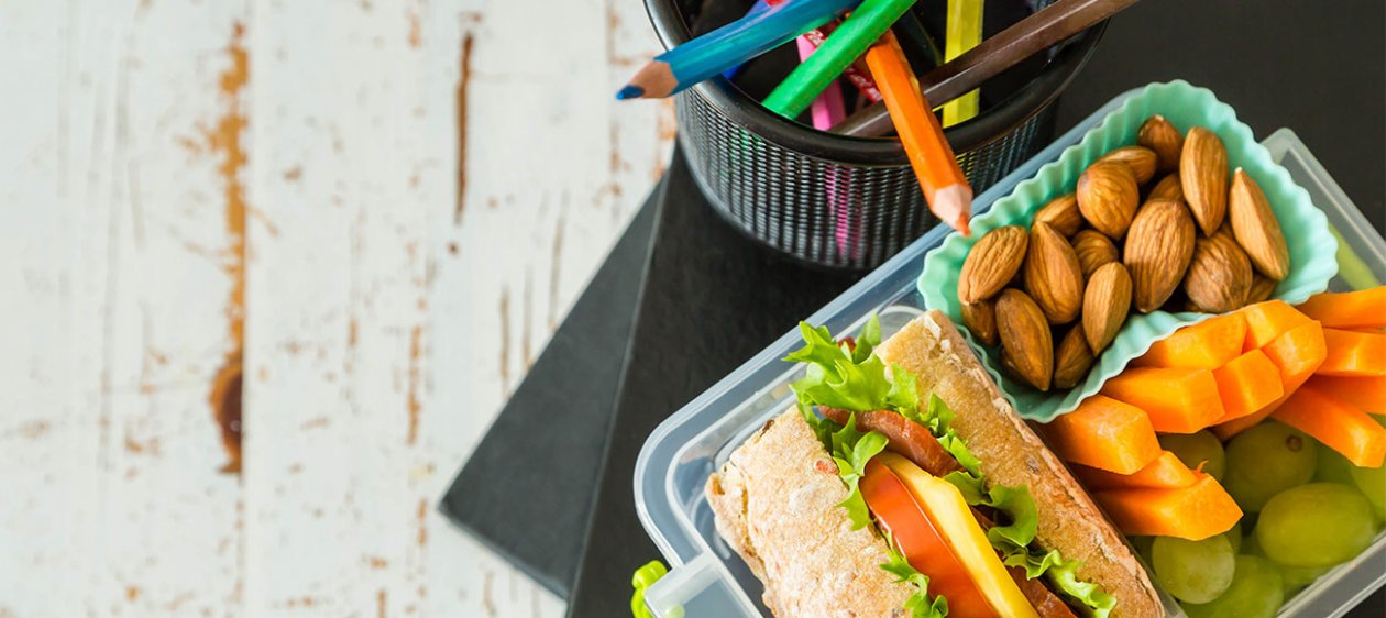 6 snacks saludables para que tus niños lleven al colegio