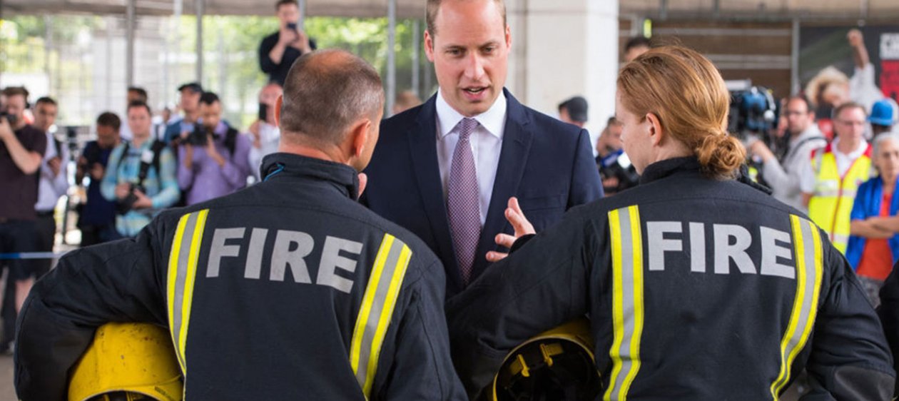 Príncipe William rompe el protocolo y se muestra más cercano que nunca