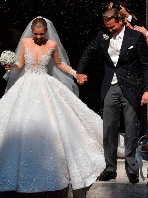 La heredera de Swarovski llegó al altar con un vestido de ¡800.000 euros! La heredera de Swarovski llegó al altar con un vestido de ¡800.000 euros!