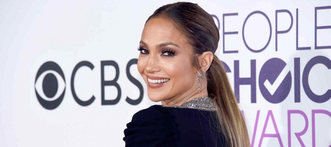 JLo adelanta su nuevo disco enfundada en amarillo