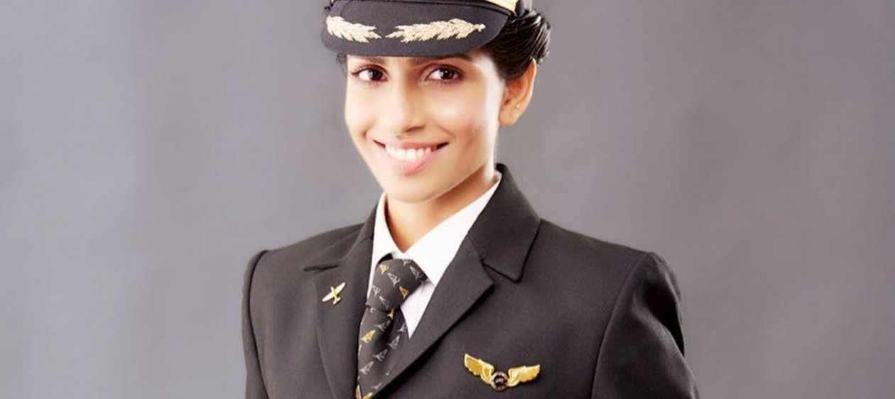 Tiene 30 años y es la mujer más joven en volar un Boeing 777