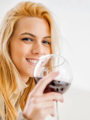 Expertos encuentran otra razón más para tomar vino a diario Expertos encuentran otra razón más para tomar vino a diario