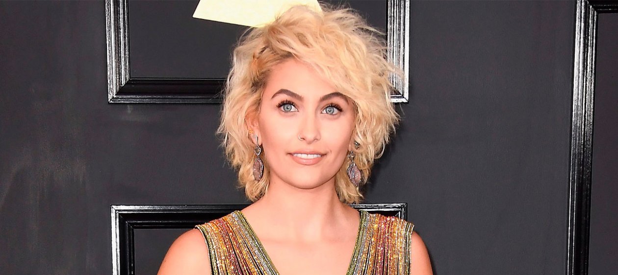 Paris Jackson muestra su nuevo tatuaje en topless