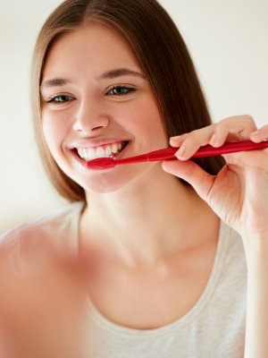 Los riesgos de no cepillar constantemente tus dientes Los riesgos de no cepillar constantemente tus dientes