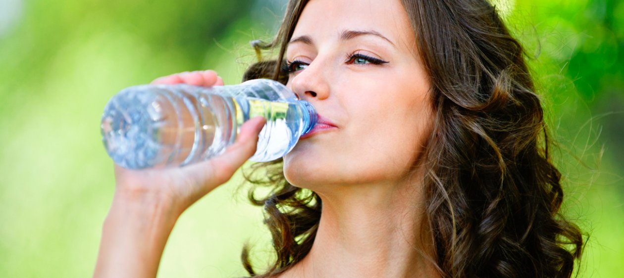 ¿Por qué es importante consumir abundante agua en verano?