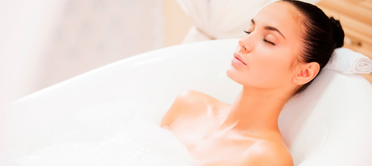 ¡La ciencia lo confirma! Un baño con agua caliente puede hacerte quemar hasta 130 calorías