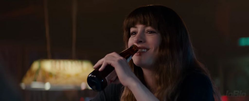 Anne Hathaway no beberá alcohol por 18 años