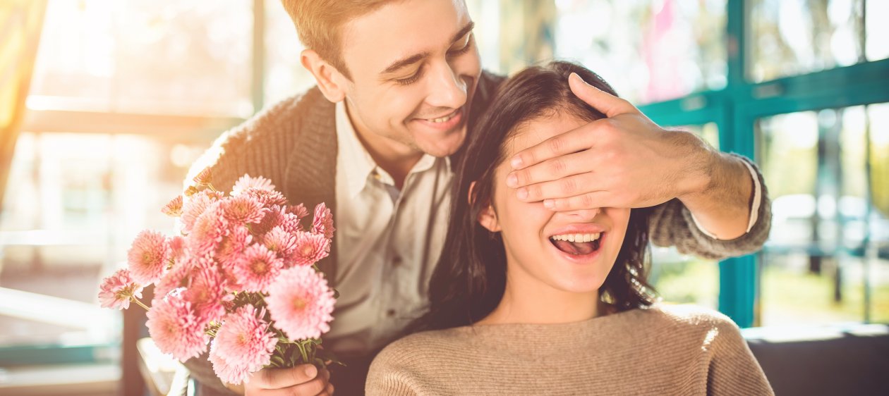 7 Signos de que tu pareja te extraña
