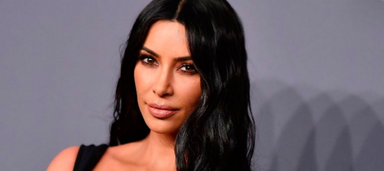 ¡Sin complejos! Kim Kardashian muestra los efectos de la psoriasis