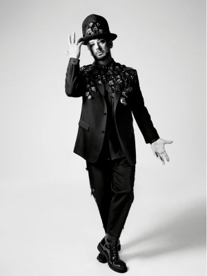 Boy George incursiona en la moda como la nueva apuesta de Dior Homme