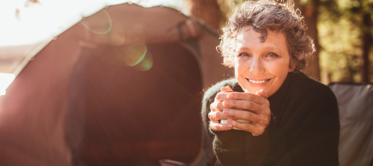 Un estudio lo comprueba: las mujeres enfrentamos más felices la vejez