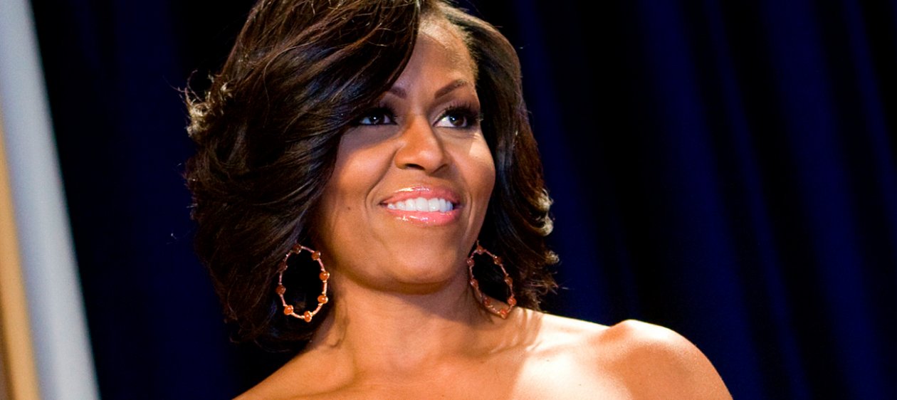 Michelle Obama sorprendió con su look relajado y pelo al natural