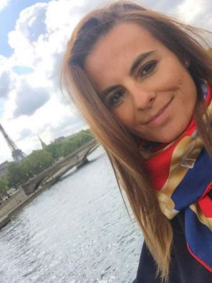 Pía Guzmán ya tiene 6 meses de embarazo y así lo luce