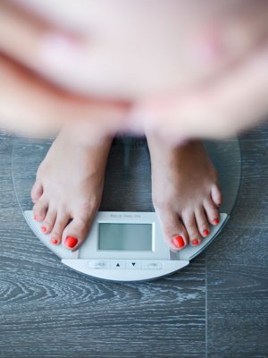 ¿Por qué las modelos bajan de peso tan rápido después del parto (y tú no)?