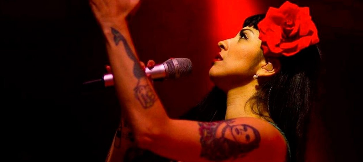 Mon Laferte se toma la cuenta de Facebook del New York Times