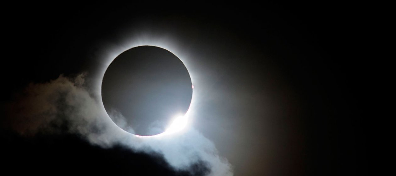 3 alternativas para ver el eclipse de sol desde Chile