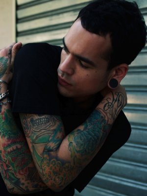 Modelo chileno se tatuó el rostro de Nabila Rifo