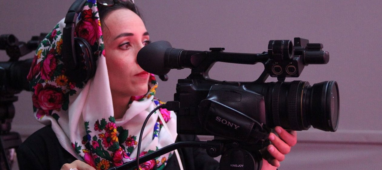 Afganistán crea canal de TV hecho por y para mujeres