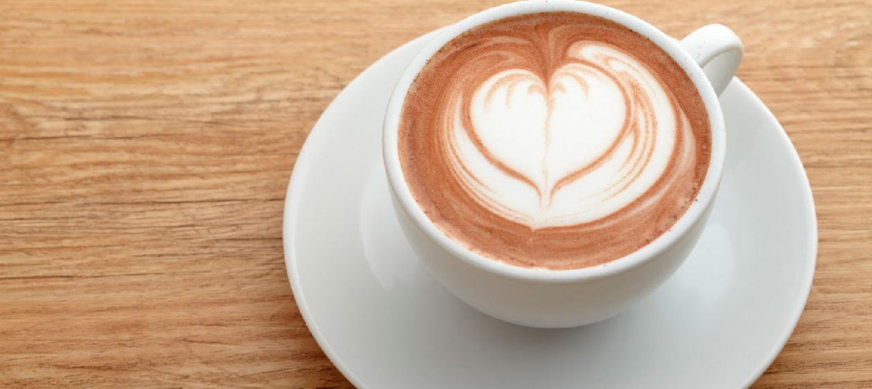 Cappuccinos 'glitter', la nueva moda que dará brillo a tus días