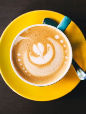 Cappuccinos 'glitter', la nueva moda que dará brillo a tus días