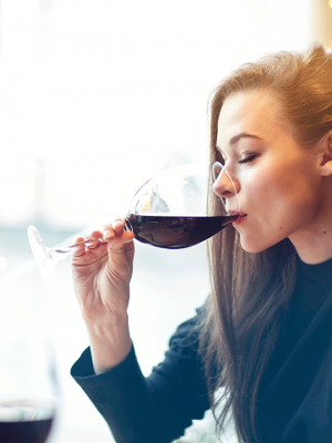 Las peores bebidas alcohólicas para tu piel