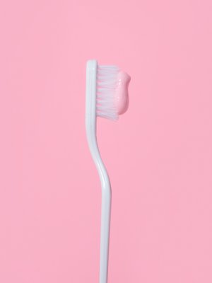 ¿Por qué la pasta de dientes debería estar en tu kit de manicure?