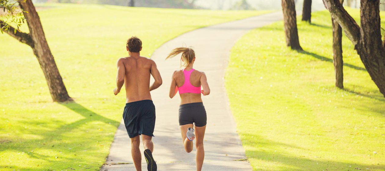 Pareja que entrena unida, permanece unida