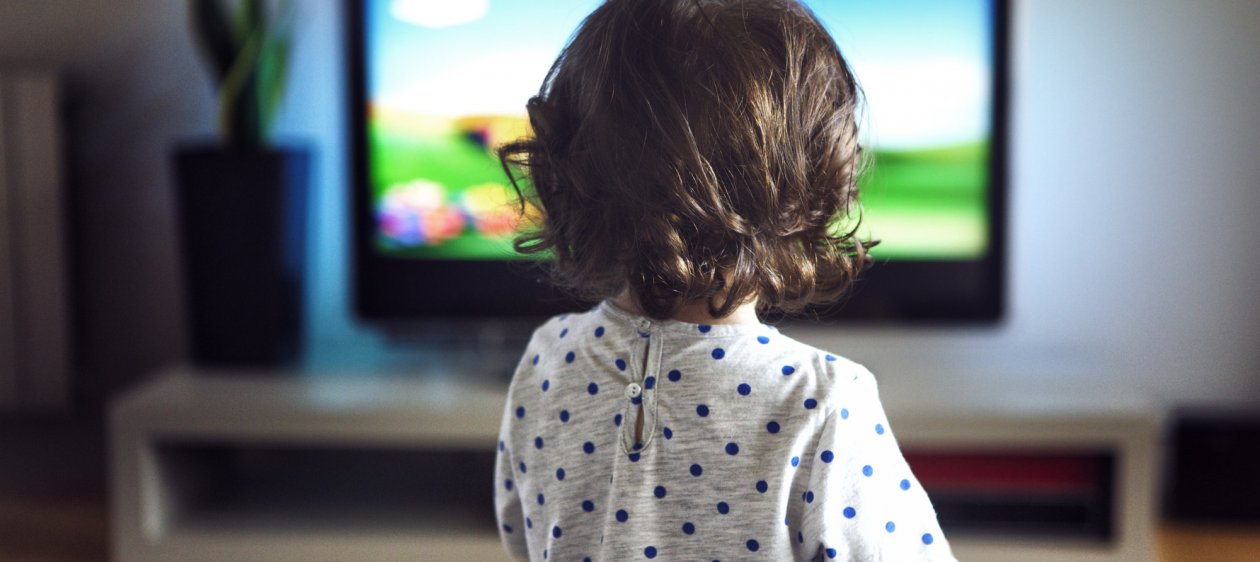 Niños frente al televisor, ¿Cuál es el límite?