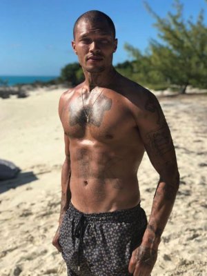 Ex preso más guapo del mundo se casa con heredera de la moda