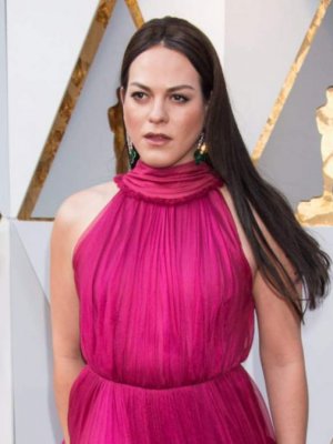 [GALERÍA] Daniela Vega se toma la portada de revista de moda