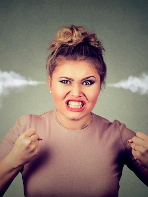 ¡La ciencia lo dice! Las mujeres malhumoradas son más inteligentes
