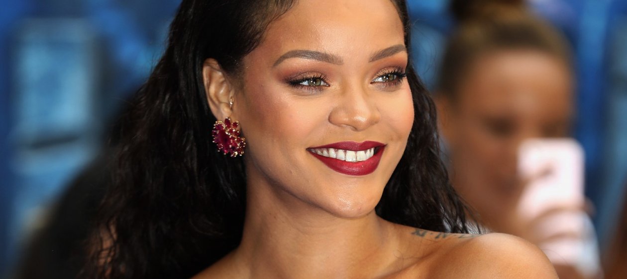 Rihanna mostró sus piernas sin depilar y sus estrías en Instagram