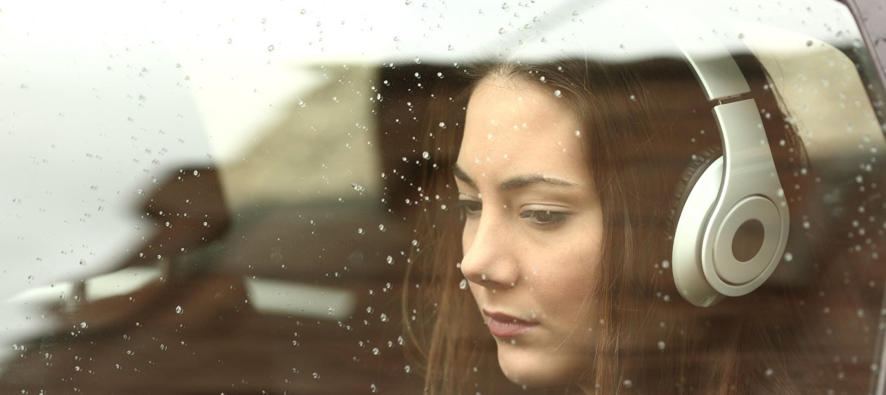 ¡La ciencia lo dice! Es bueno escuchar música triste después de un quiebre amoroso