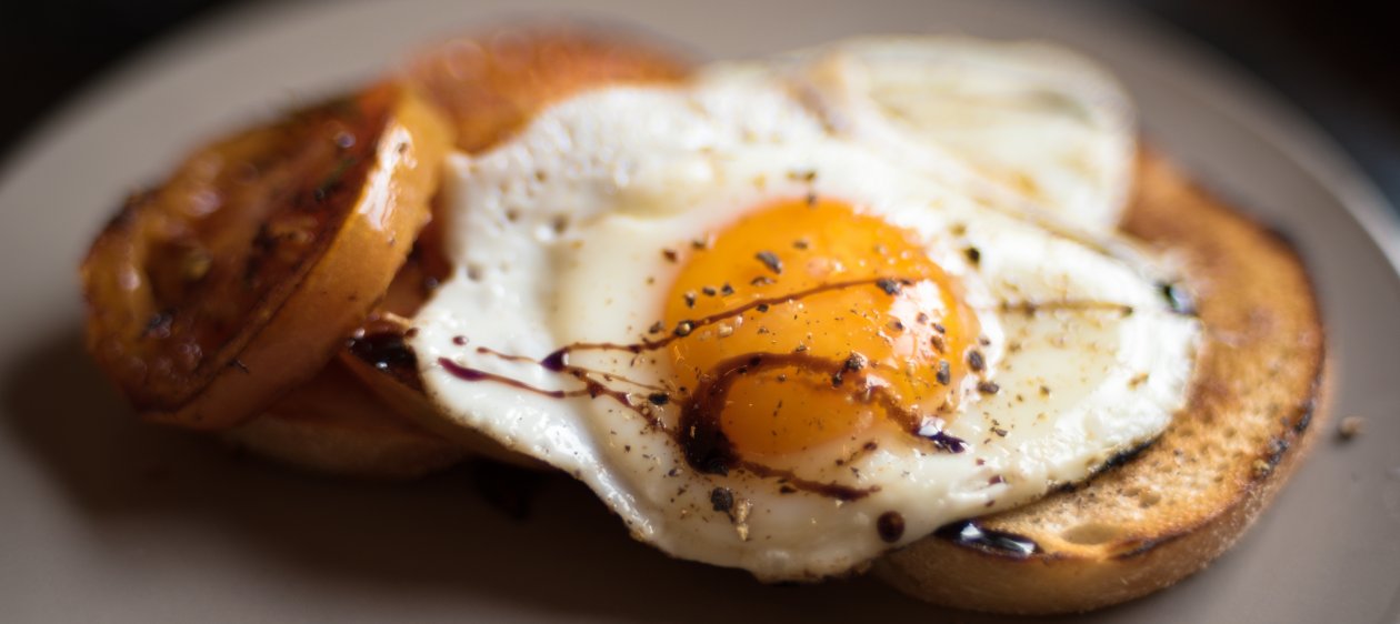 Huevos fritos y los 5 errores más habituales al cocinarlos