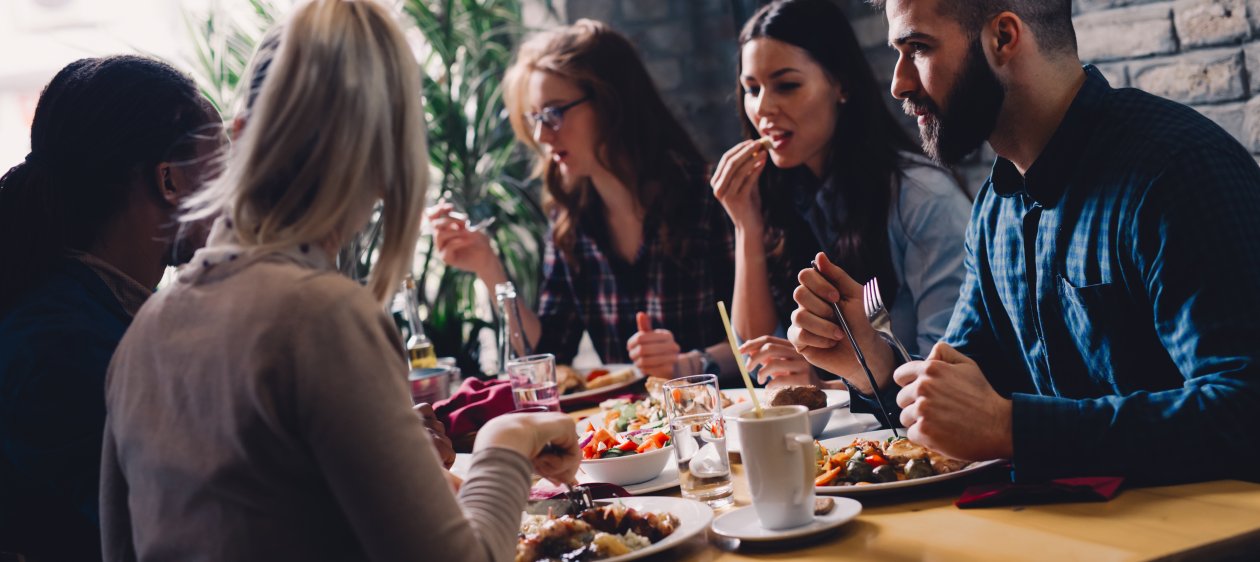 8 Trucos para seguir la dieta cuando comes fuera de casa