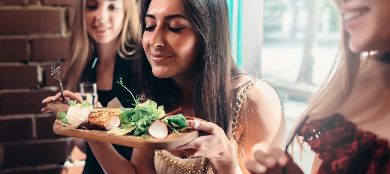 Millennials: Prefieren una rica comida antes que buen sexo