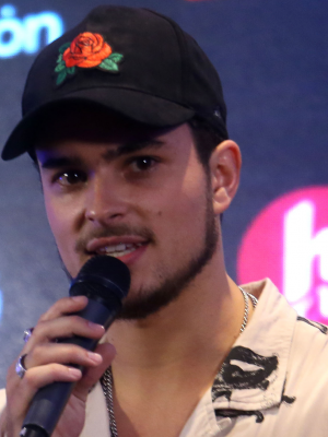 Augusto Schuster fue foco de las burlas por su nuevo look