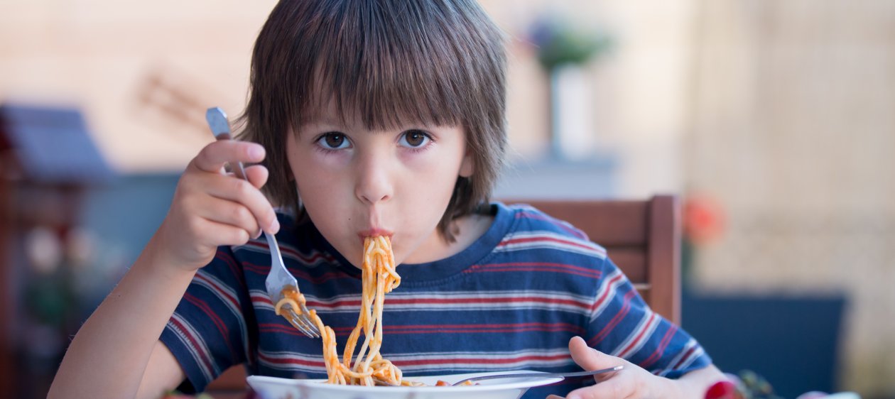 ¿Qué hacer si tu hijo no quiere comer?