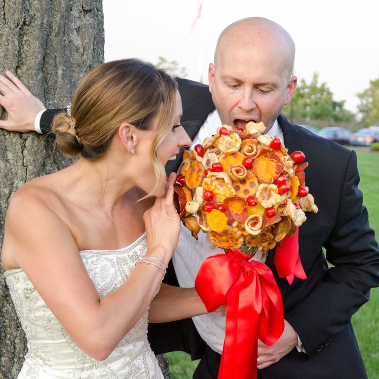 Ramo de flores hecho de pizza 