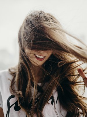Beneficios del agua micelar para el pelo Beneficios del agua micelar para el pelo