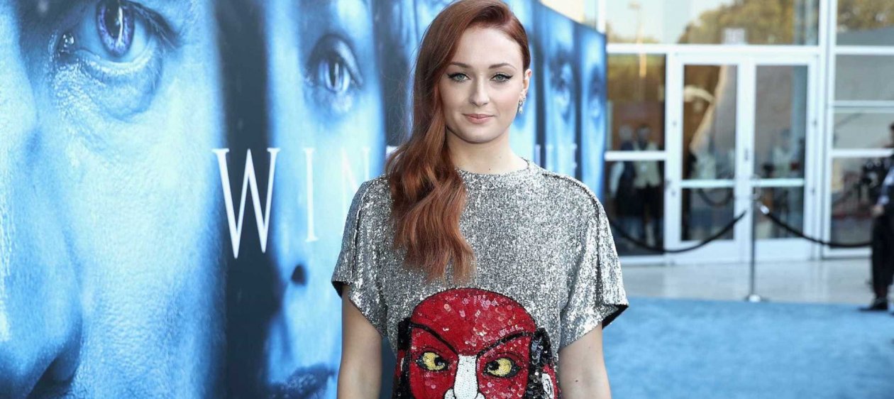 ¿Es el nuevo tatuaje de Sophie Turner un spoiler de 'GOT'?