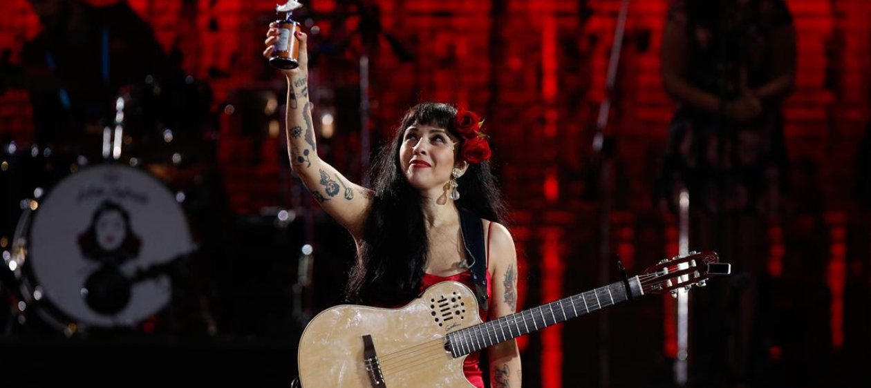 Mon Laferte es criticada por celebrar el triunfo de México sobre Alemania