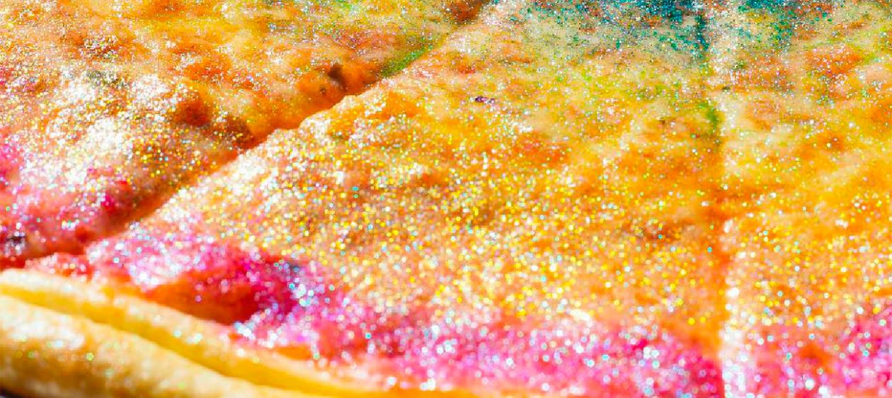 Pizza con glitter, lo último en tendencias culinarias