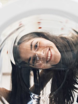 ¿Cómo hacer que tu ropa dure más? (Y alargar la vida del planeta)