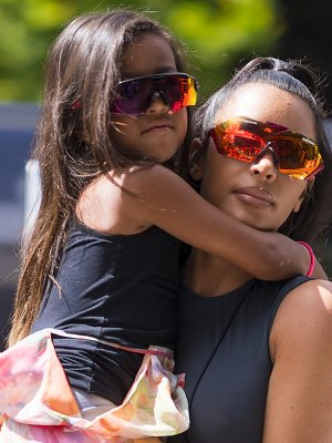 North West debutó como modelo junto a Kim Kardashian y Kris Jenner