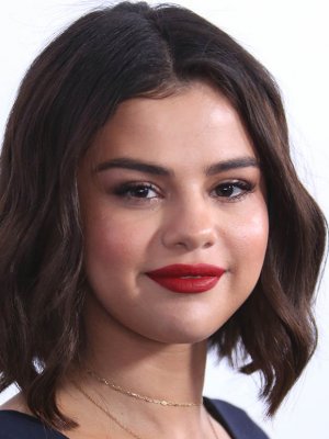 ¿Está Selena Gómez saliendo con un hombre menor? ¿Está Selena Gómez saliendo con un hombre menor?
