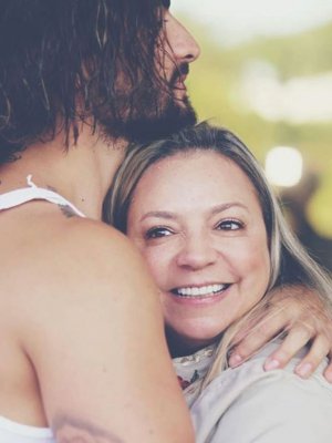 ¡No escatimó en lujos! Así celebró Maluma los 50 años de su madre