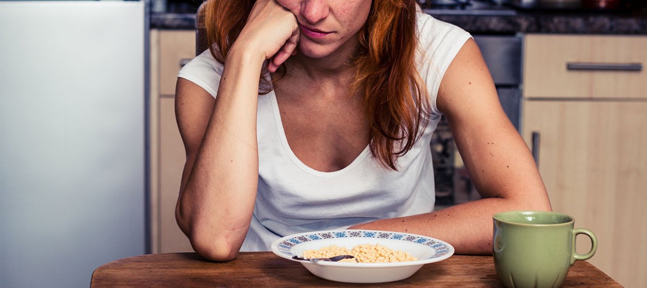 Comer solo es señal de que algo anda mal en tu vida