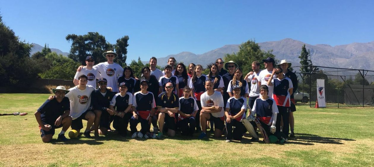 ¡Ayuda a la selección de Cricket femenino a representar a Chile!