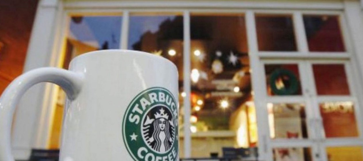 Starbucks abre su primera tienda atendida 100% por adultos mayores